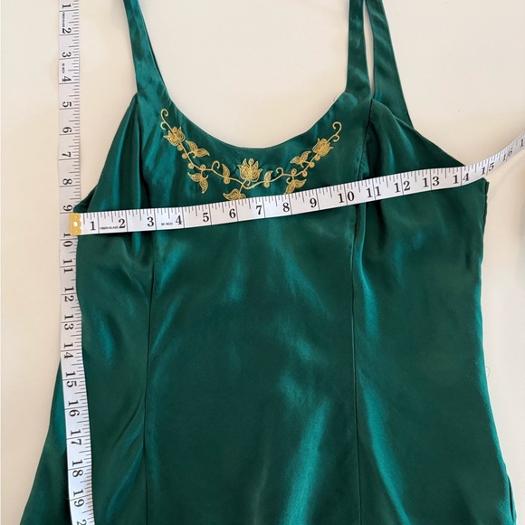 Vintage Victoria's Secret Green Camisole with Gold Embroidery 100% Silk - Picture 4 of 6